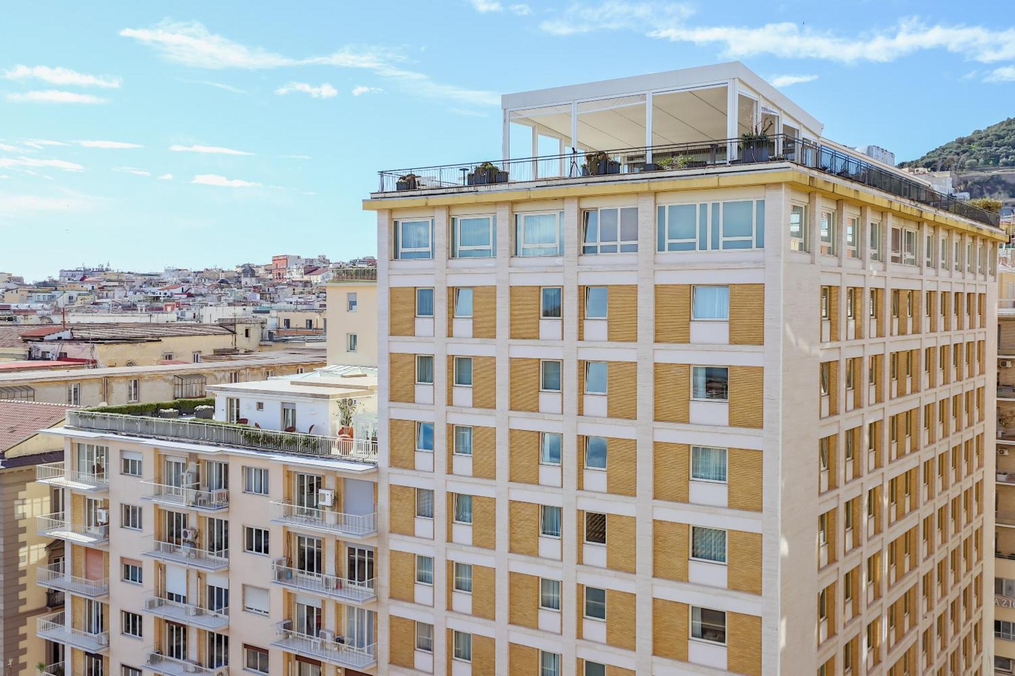 Neapolitan Skyscraper Suites Exterior photo