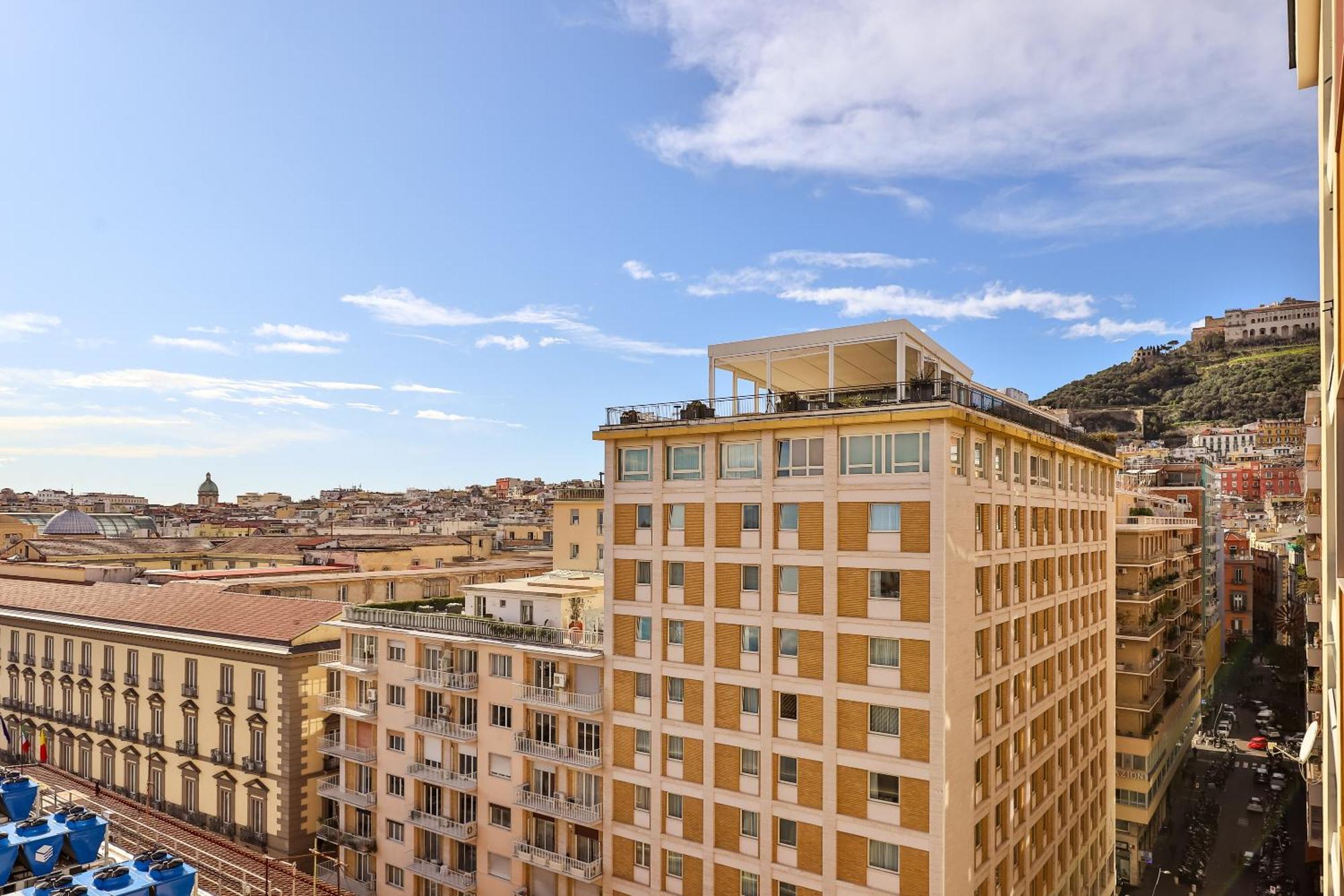 Neapolitan Skyscraper Suites Exterior photo